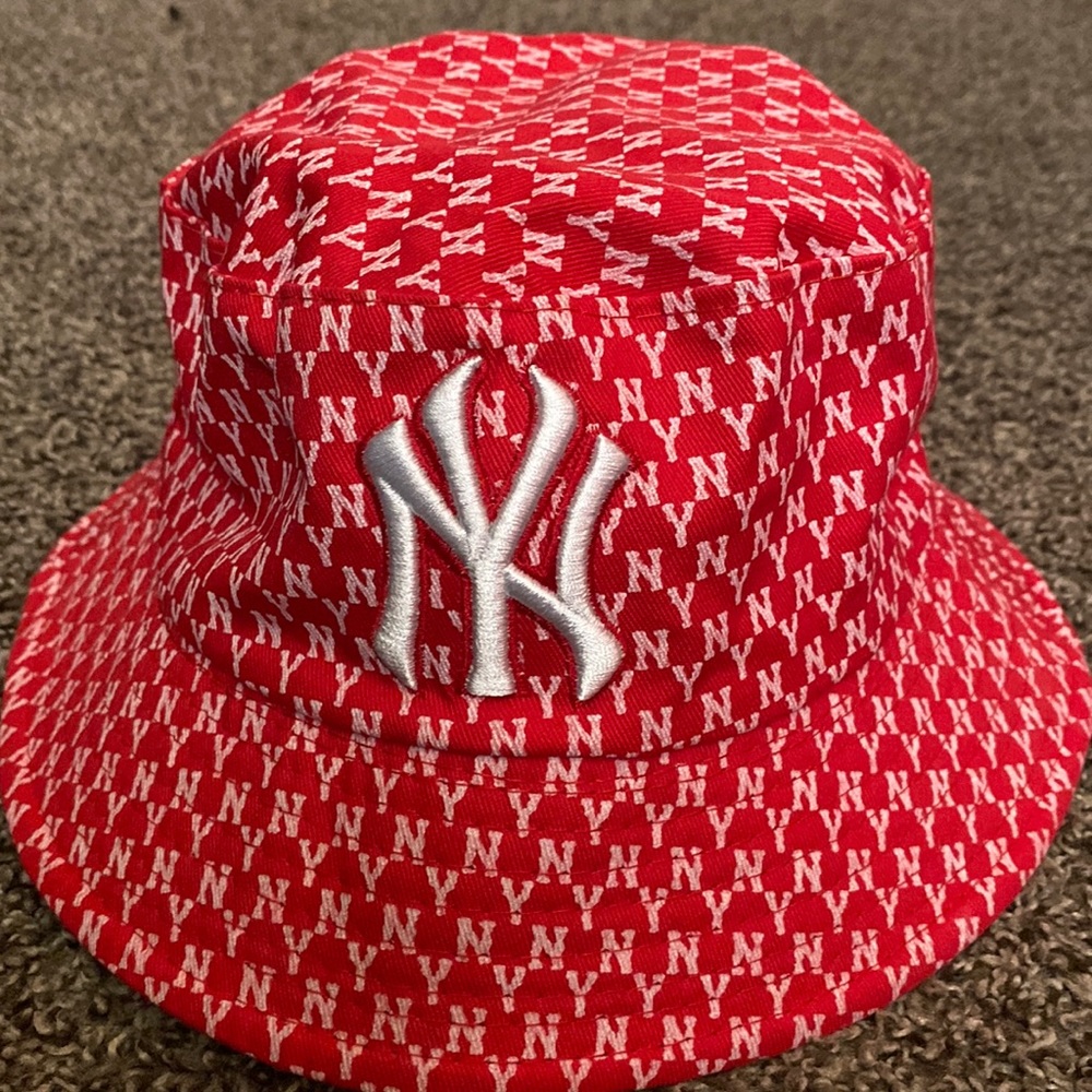 Red New York reversed to head